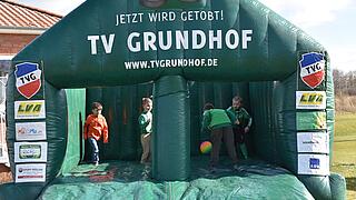 200 Kinderbücher Ein strahlender Nachmittag. TV Grundhof. Wahre Liebe.