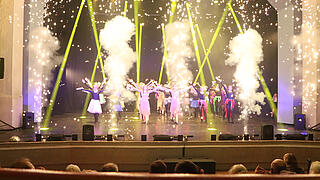 TVG Tanzshow Fotogalerie. TV Grundhof. Wahre Liebe. TVG Tanzshow Fotogalerie. TV Grundhof. Wahre Liebe.