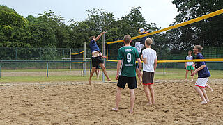 Sommerfest Grau außen – bunt innen. TV Grundhof. Wahre Liebe.