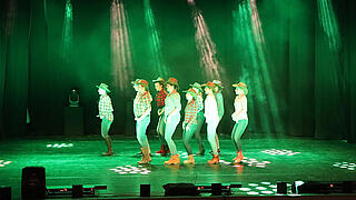 TVG Tanzshow Fotogalerie. TV Grundhof. Wahre Liebe. TVG Tanzshow Fotogalerie. TV Grundhof. Wahre Liebe.
