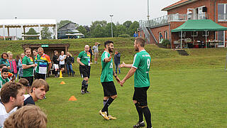 Sommerfest Grau außen – bunt innen. TV Grundhof. Wahre Liebe.